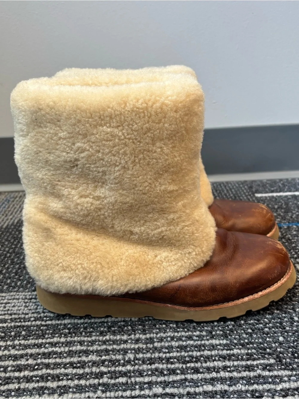 Ugg Maylin 1001761 Brown leather shearling boots 7
